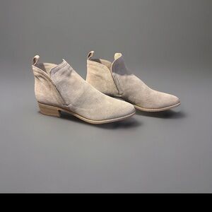 NWT Dolce Vita, Suede Ankle Boots, Women’s Size 10 Please See Photos For Damage